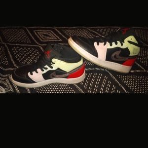 Jordan 1s Mid Glow in the Dark Youth Sz 5Y
